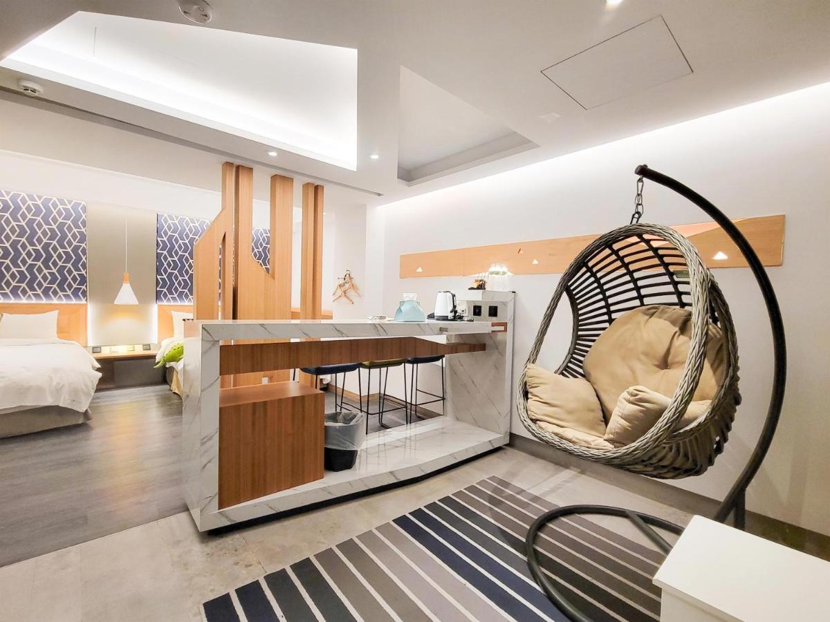 Check Inn Taichung Zhongshan Bagian luar foto