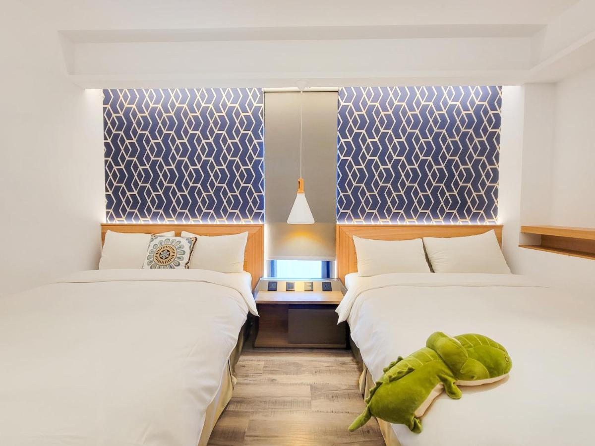 Check Inn Taichung Zhongshan Bagian luar foto