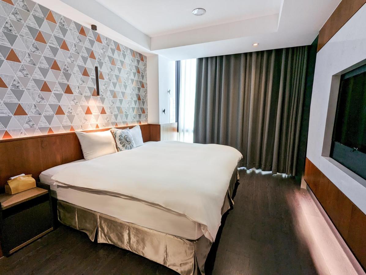 Check Inn Taichung Zhongshan Bagian luar foto