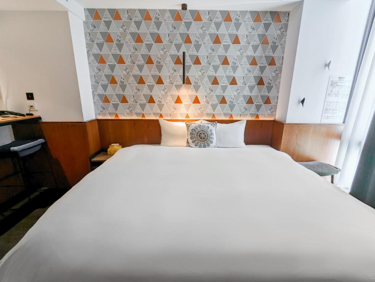 Check Inn Taichung Zhongshan Bagian luar foto