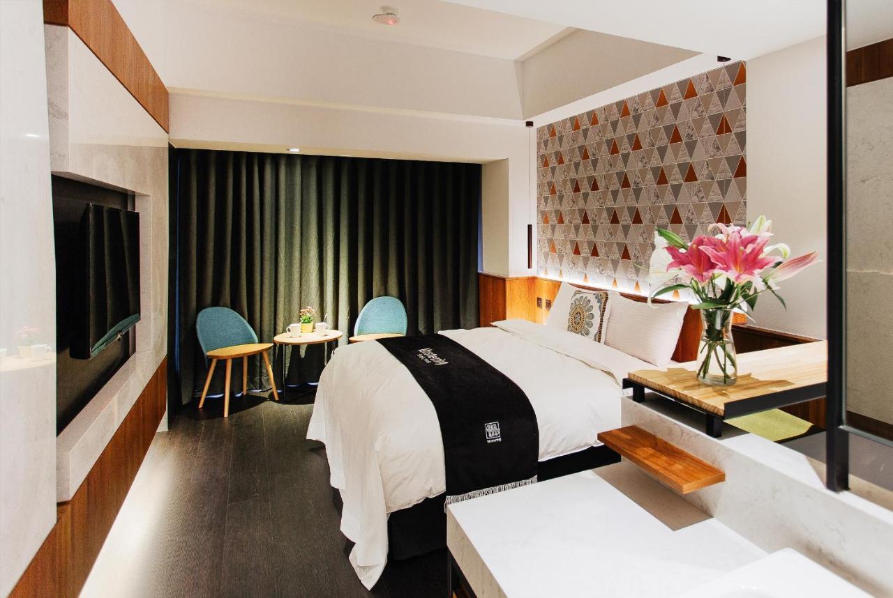 Check Inn Taichung Zhongshan Bagian luar foto