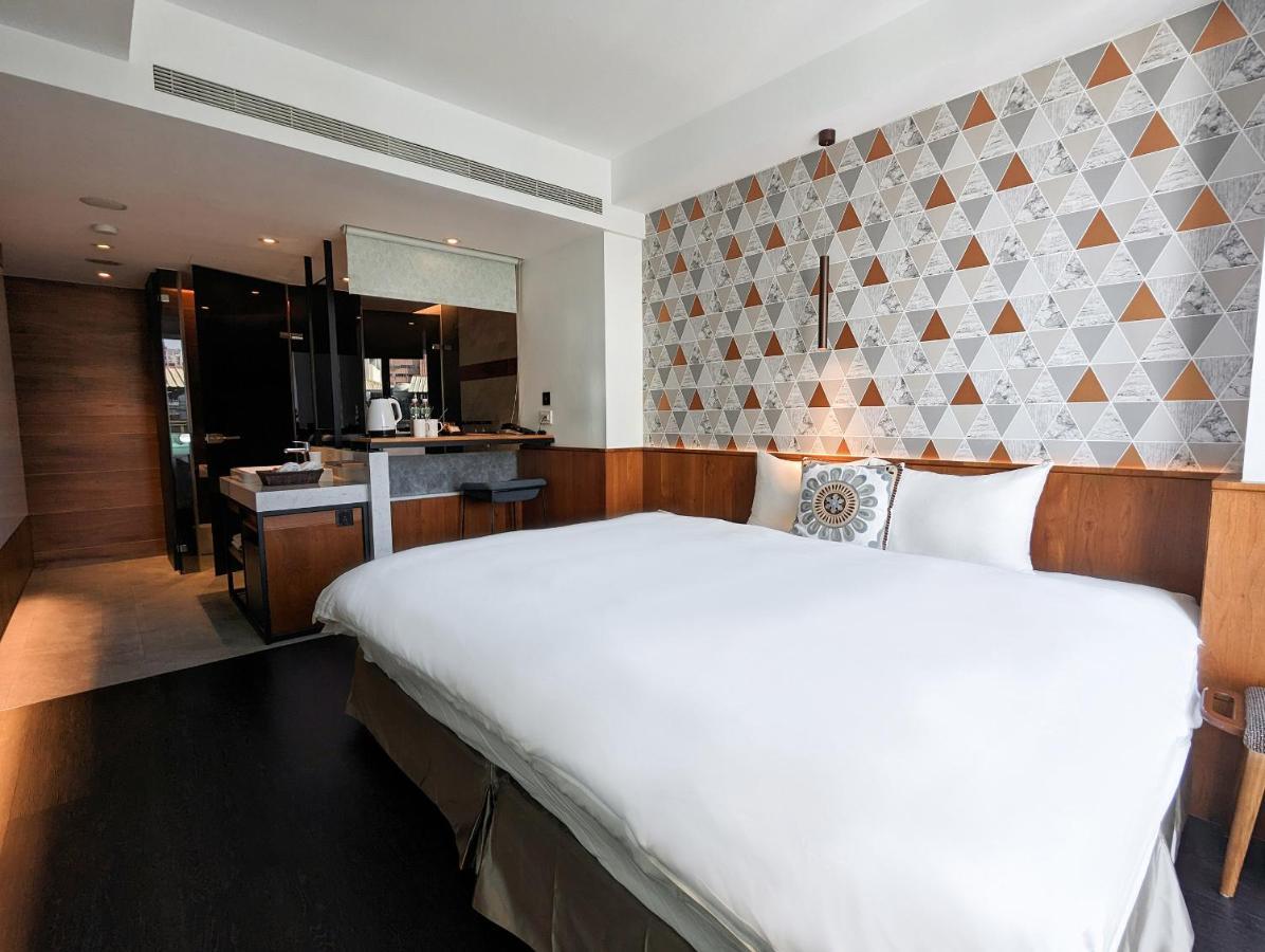 Check Inn Taichung Zhongshan Bagian luar foto