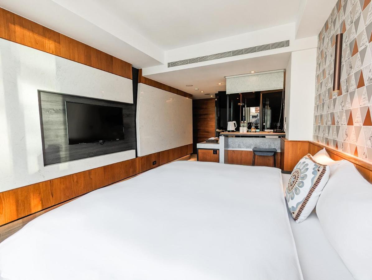 Check Inn Taichung Zhongshan Bagian luar foto