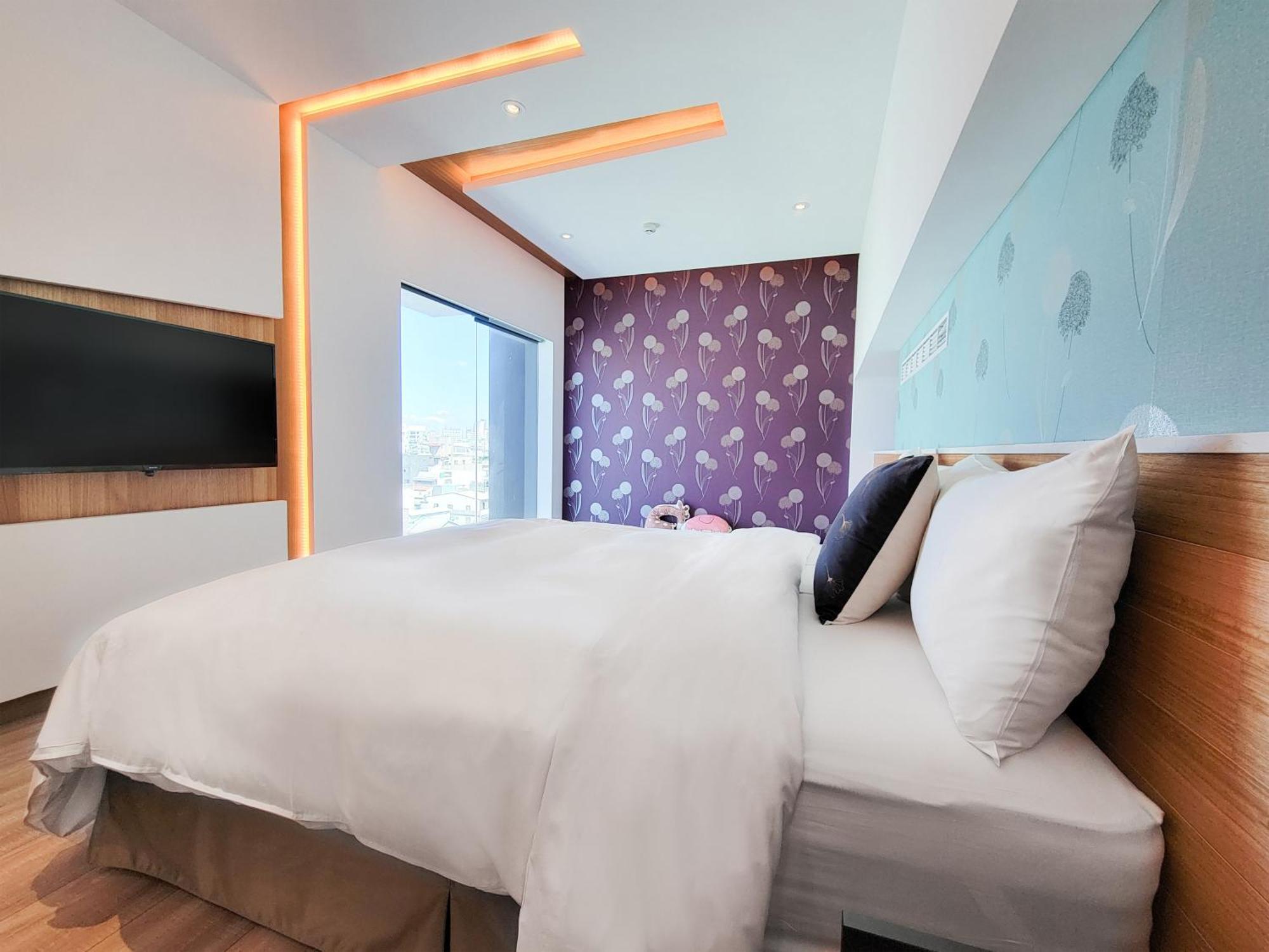 Check Inn Taichung Zhongshan Bagian luar foto