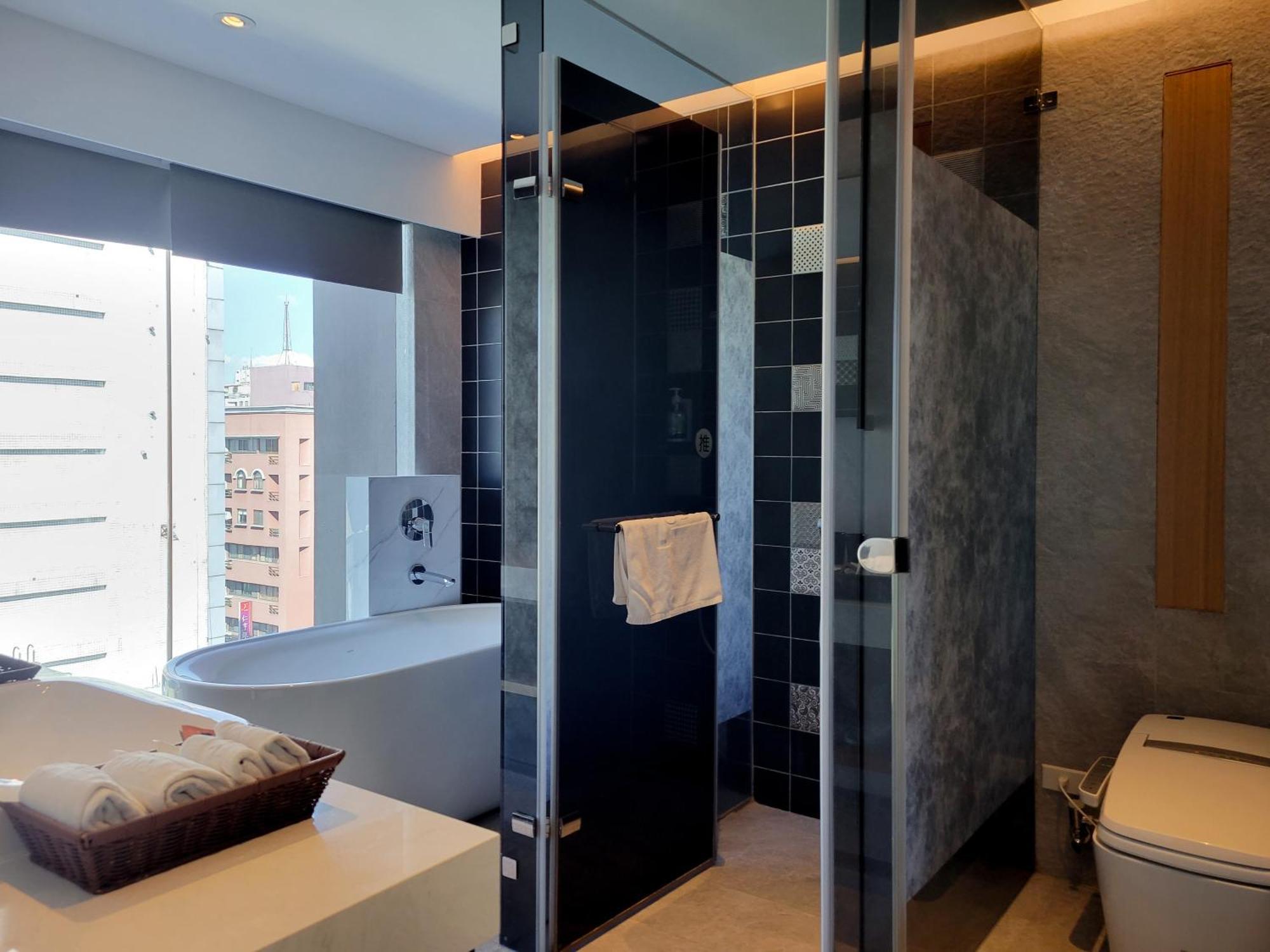 Check Inn Taichung Zhongshan Bagian luar foto