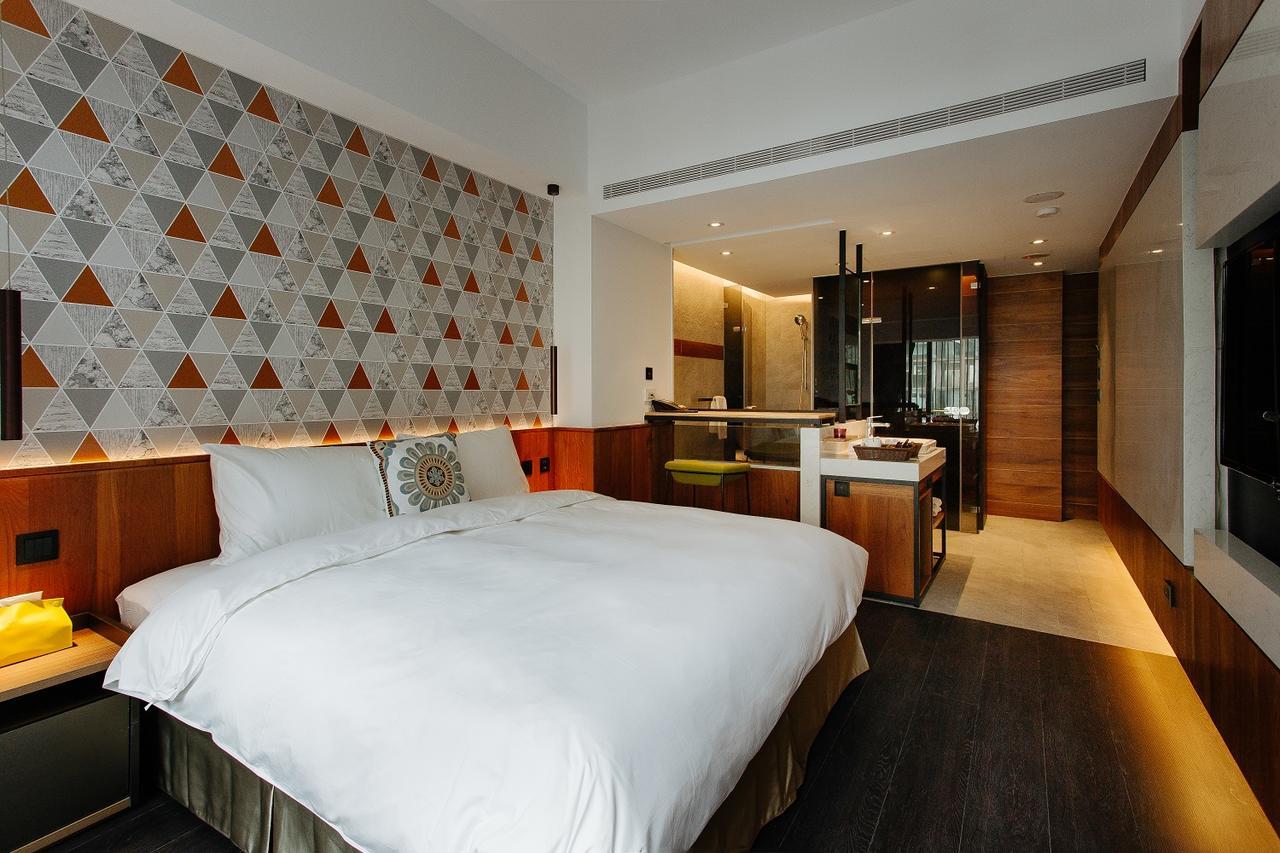 Check Inn Taichung Zhongshan Bagian luar foto